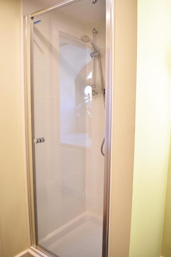 The Ross 2 Bedroom Apartment In Historic Abbey ฟอร์ตออกัสตัส ภายนอก รูปภาพ